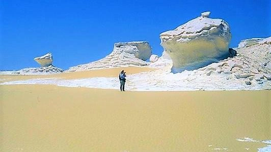 Adventure trip in the new white desert Farafra Egypt travel booking.webp
